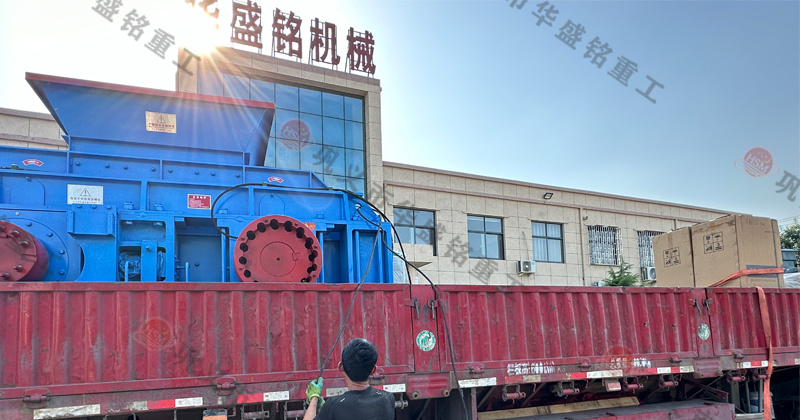 鐵礦石液壓對(duì)輥破碎機(jī)的維護(hù)成本如何？工作原理是什么？